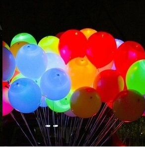 Облако 100 разноцветных светящихся шаров на Свадьбу для запуска