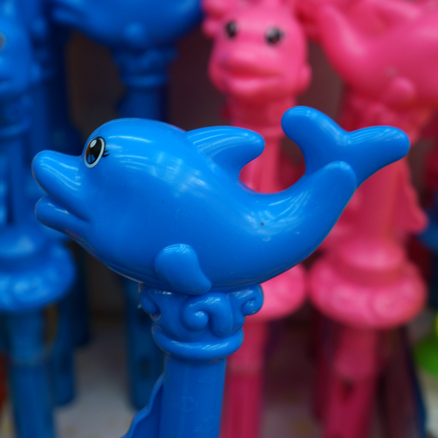 Гигантские мыльные пузыри Дельфинчик голубой шпага раздвижная 50 см микс